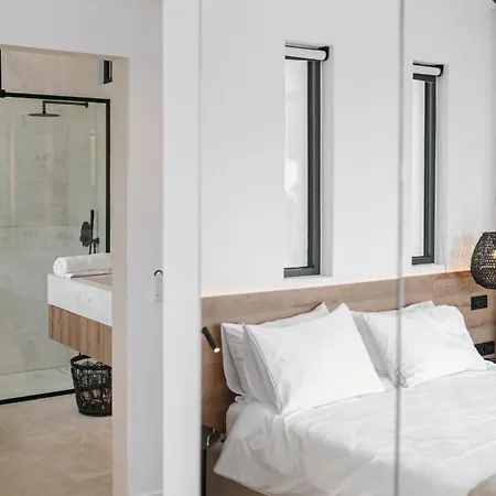 Elia Cove Luxury & Residences *