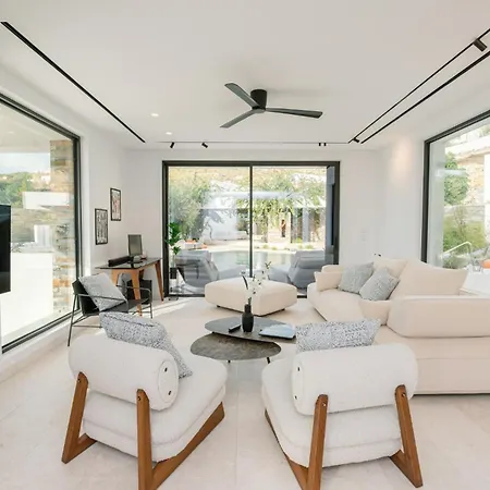 Villa Elia Cove Luxury & Residences *