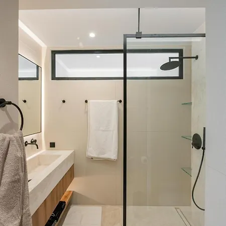 Elia Cove Luxury & Residences Corinto