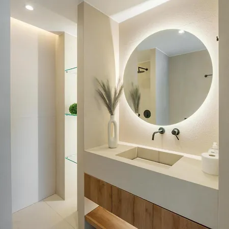 Elia Cove Luxury & Residences *