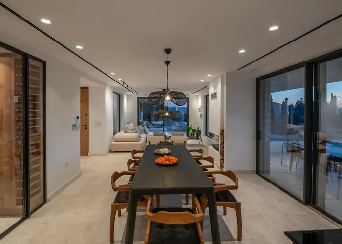 Villa Elia Cove Luxury & Residences *