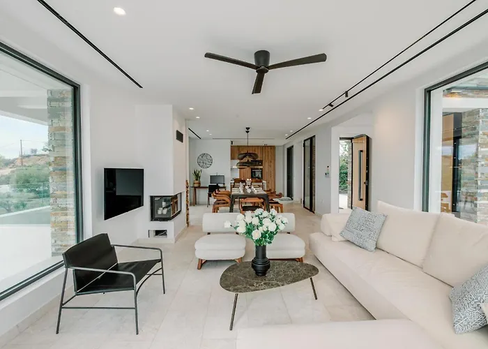 Villa Elia Cove Luxury & Residences