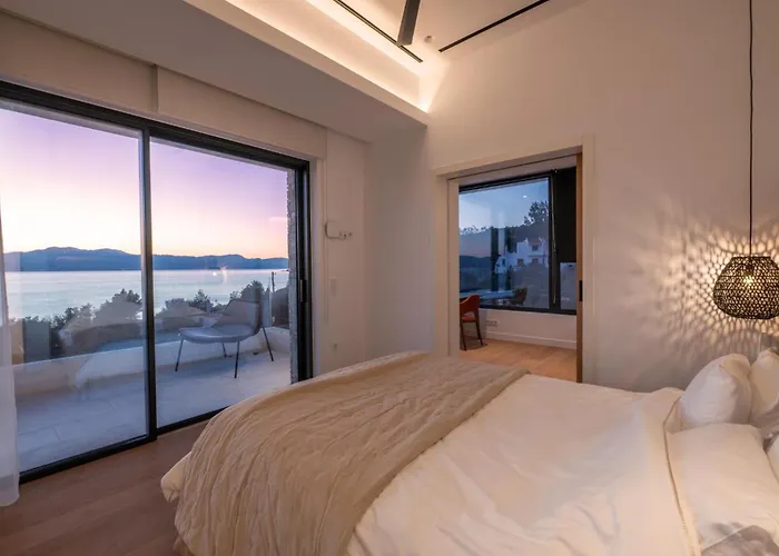 Elia Cove Luxury & Residences *