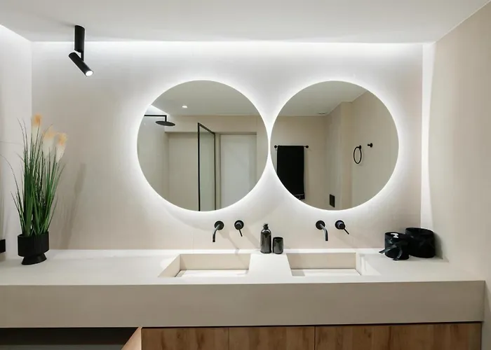 Elia Cove Luxury & Residences *